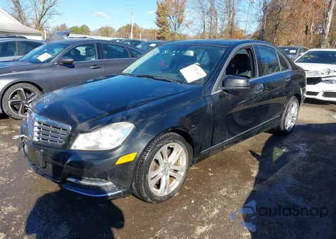 2013 Mercedes-Benz C 300 Luxury 4Matic из США, поврежденный, VIN WDDGF8AB0DR252902